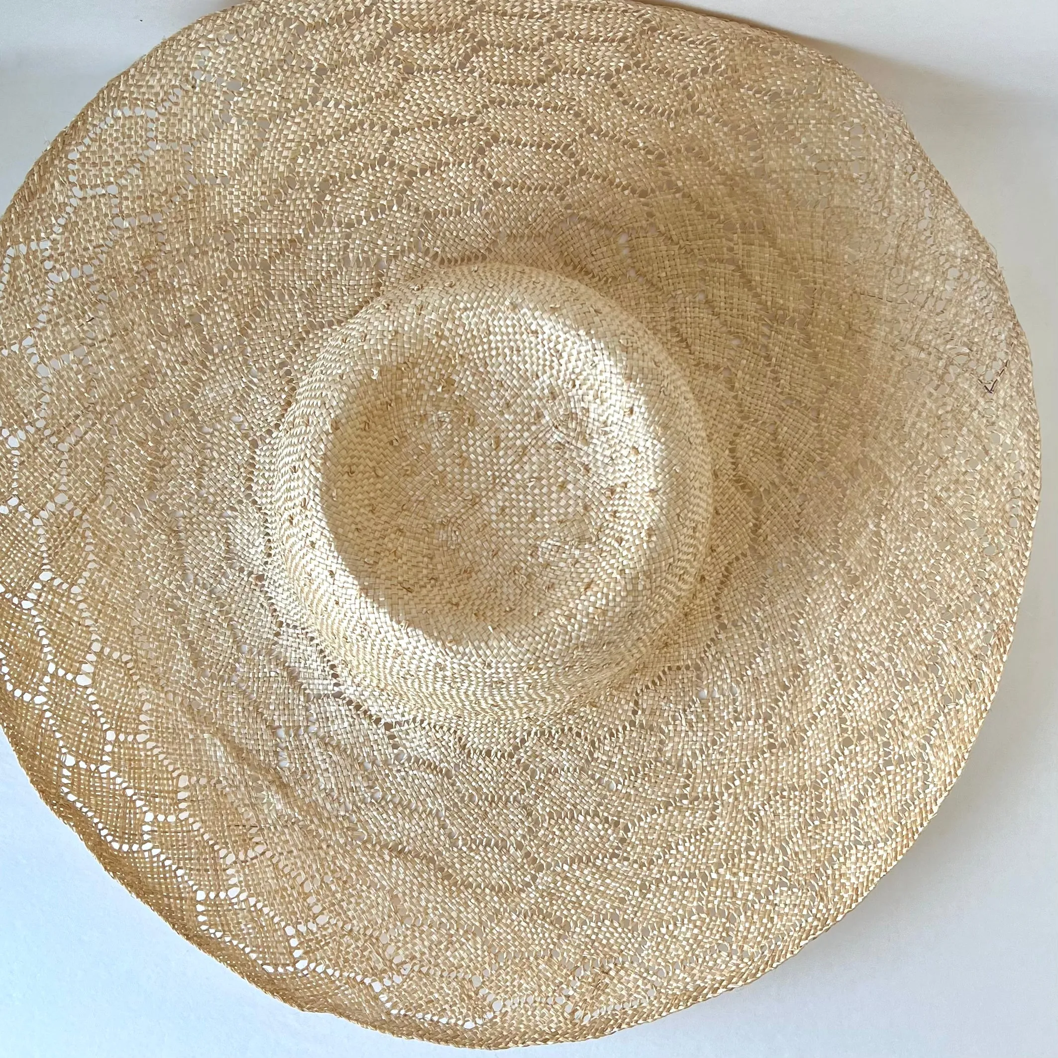 Knotted Parisisal Honeycomb Brim Straw Body