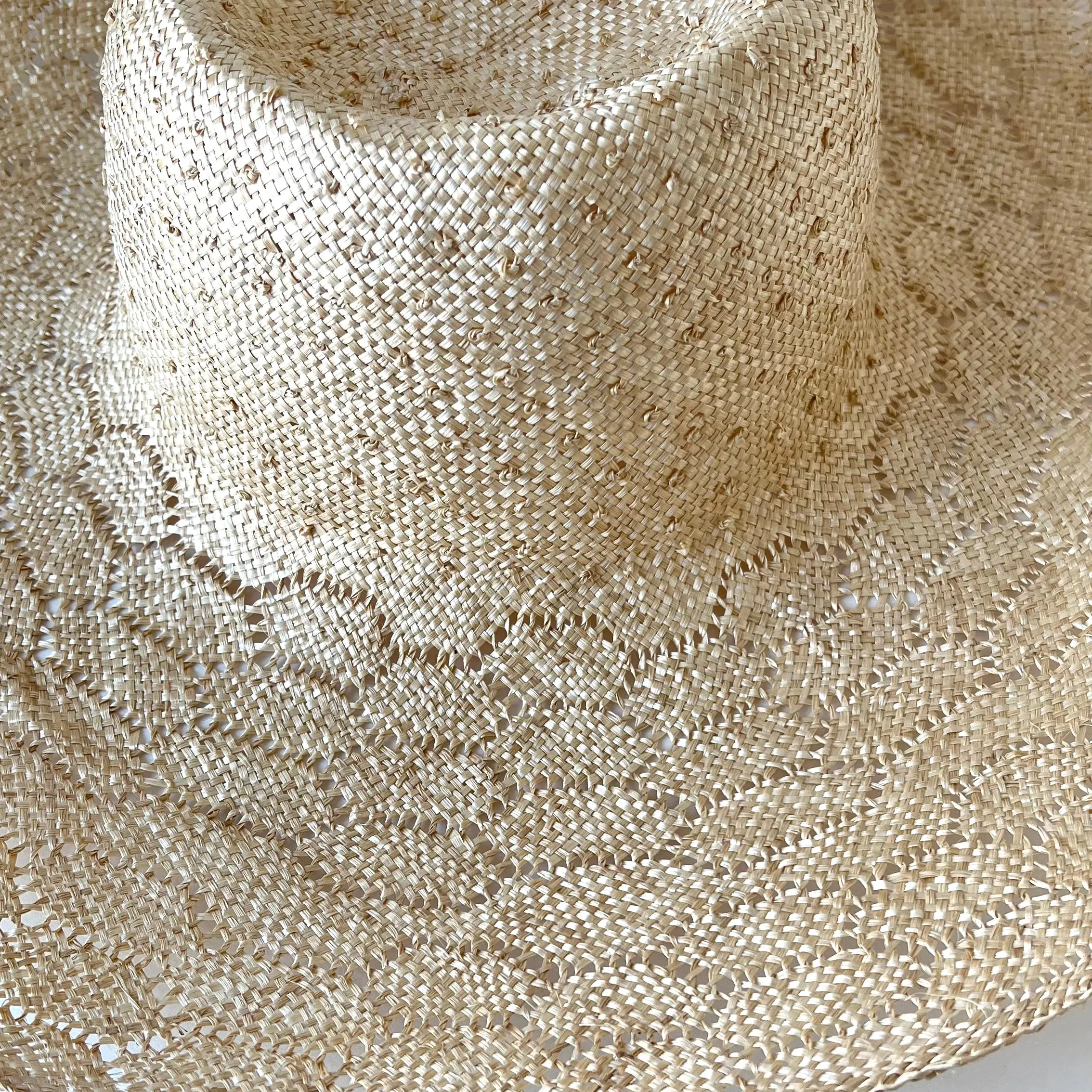 Knotted Parisisal Honeycomb Brim Straw Body