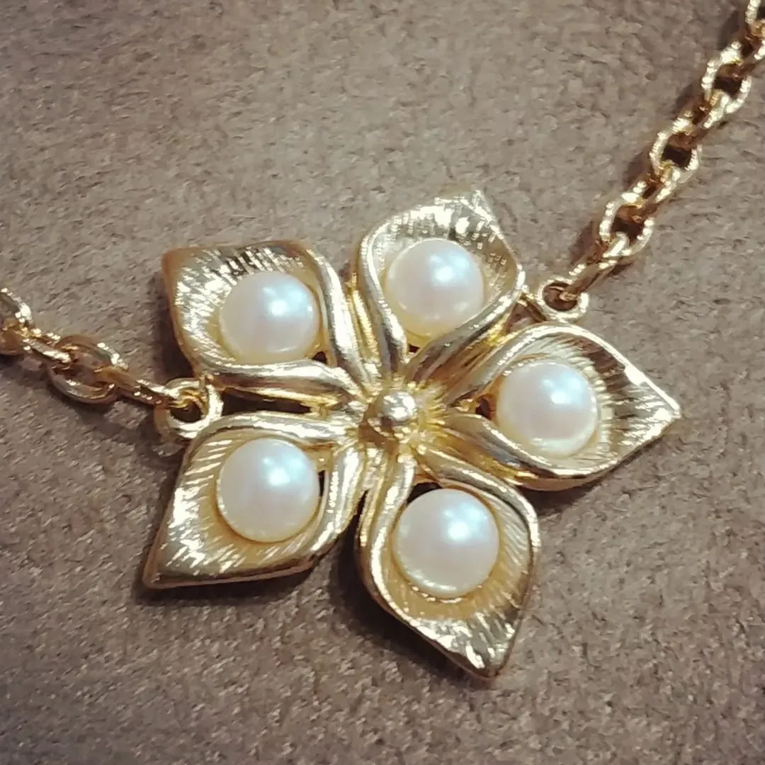 Vintage Cala Lily Floral pendant Necklace